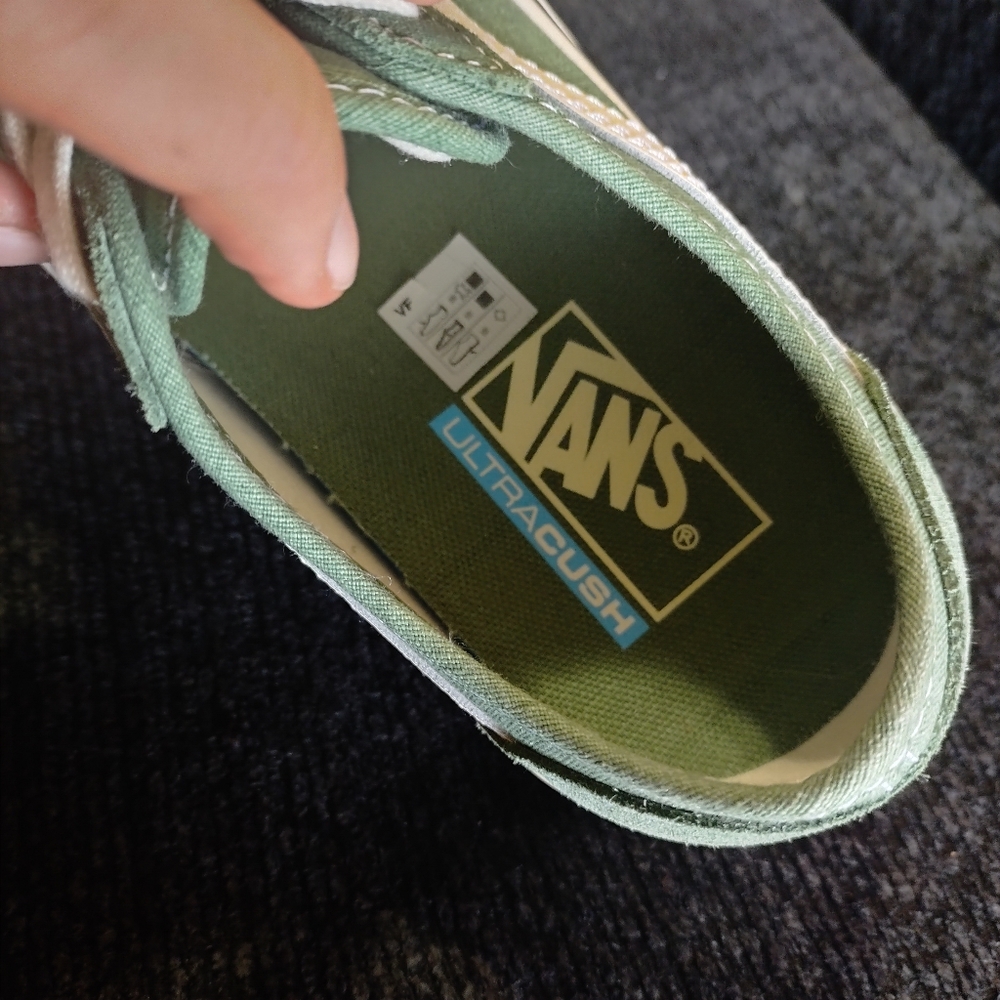 Vans - Picture 5 of 6